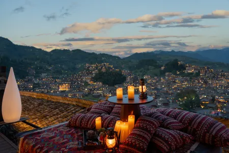 Cloud Retreat ·Summit Gallery Panoramic Homestay (Xijiang Miao Village Viewing Platform)