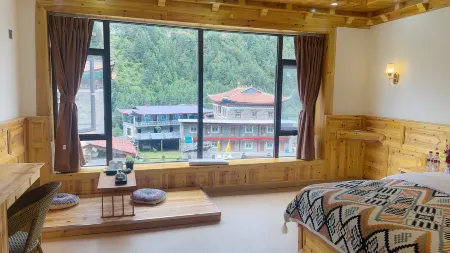 Linyun Shanju Homestay Отели рядом с достопримечательностью «Lotus Sea»