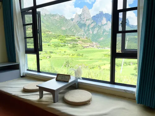 Lotus Forget-Worry Lodge · Facing Main Peak with Sunrise View (Zagana Scenic Area Branch)