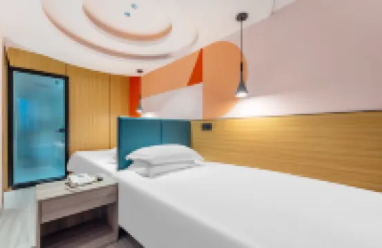 Jingyue Esports Hotel(Lishui Train Staion Yintai Shopping Centre)