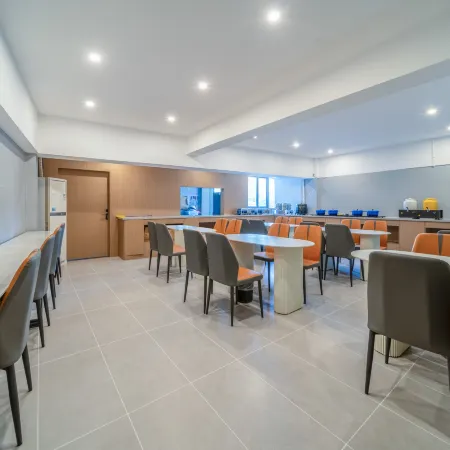 Kaise Hotel (Fenggang Sports Center Jingangcheng Commercial Pedestrian Street)