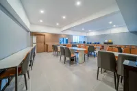 Kaise Hotel (Fenggang Sports Center Jingangcheng Commercial Pedestrian Street)