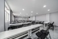 Xiongxian Qiancun Business Hotel - parking