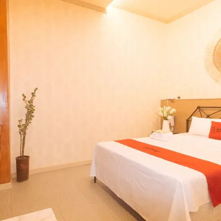 RedDoorz Premium @ Regency Sunset Hotel
