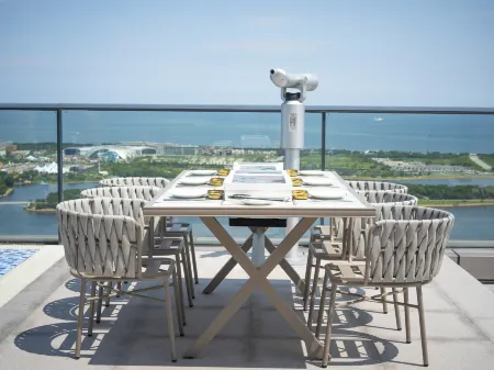 Cloud Glam Seaview Hotel Отели рядом с достопримечательностью «People's Square»