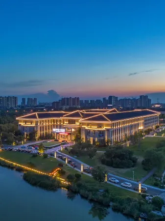 Zhongyu Grand Hotel (Binzhou Zhonghai Scenic Area) Отели рядом с достопримечательностью «Binzhou Polytechnic»