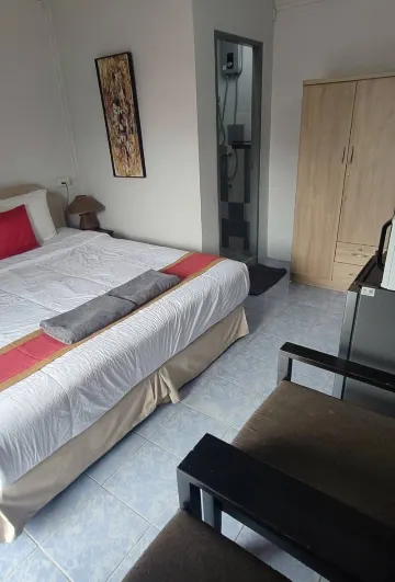 ห้องเตียงใหญ่ พร้อมระเบียง