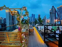 Wuyu Riverside Inn · High-altitude Terrace with River View