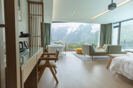 Bingzhong Luozhongding Garden Holiday Hotel Отели рядом с достопримечательностью «The First Bend of Nujiang River»