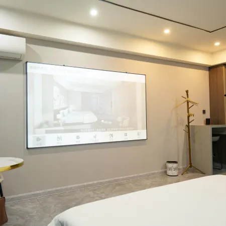 Grizzly Bear E-sports Intelligent Audio and Video Apartment (Pedestrian Street)