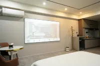 Grizzly Bear E-sports Intelligent Audio and Video Apartment (Pedestrian Street)