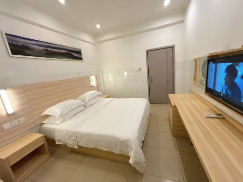 Tianhong Hotel (Nanning Sulu Subway Station Anji Passenger Transport Terminal Subway Station Branch)