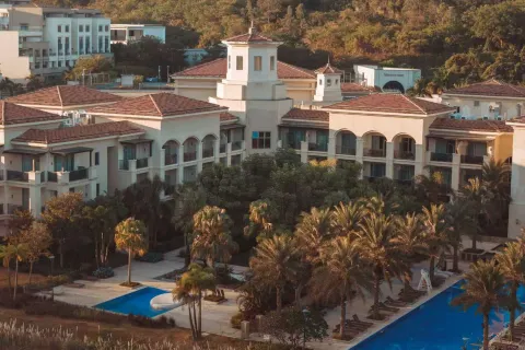 스프링우즈 클럽 팜 트리 호텔