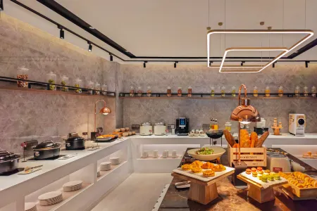 Homeinn Plus Hotel (Shenyang Longzhimeng Daduhui Zhonggong Street Subway Station) Отели рядом с достопримечательностью «Shenyang University of Chemical Technology (Northwest to Shenyang University of Chemical Technology School Hospital)»