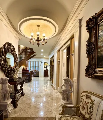 Ru U Art Hotels in Thornhill