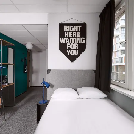 The Social Hub Amsterdam West 4 star Отели рядом с достопримечательностью «Слотерварт»