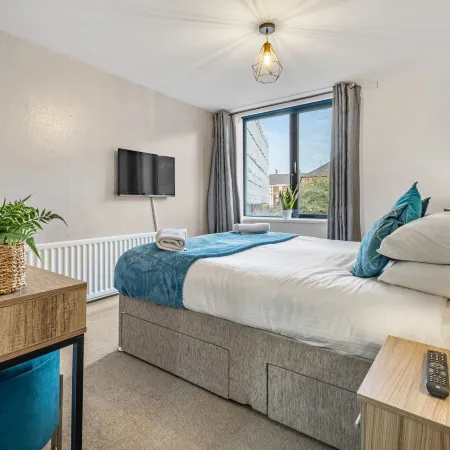 Dene House Apartments, near city centre!