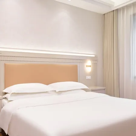 Dazhou Huazhou Hotel (City Center Plaza Dayi Middle School)