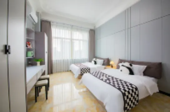 Chasing Light and Meeting Homestay