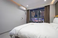 Han Le Square Hotel (Weihai High-speed Railway Station Han Le Square Night Market Store) - Esports