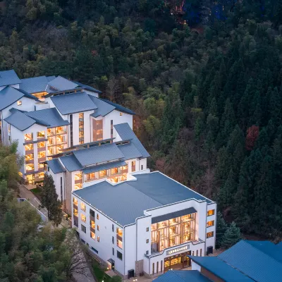 Huangling Zhushan Resort Hotel (Huangling Scenic Area Branch) Hotels near Wuyuan Huangling