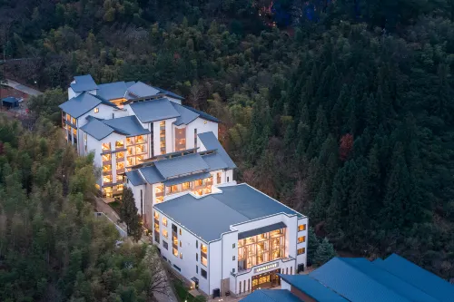 Huangling Zhushan Resort Hotel (Huangling Scenic Area Branch)