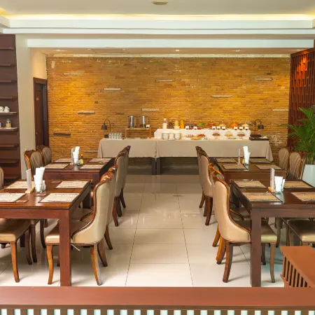 City Inn Vientiane Отели рядом с достопримечательностью «Посольство Королевства Тайланд»