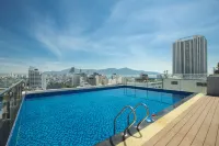Misa Hotel & Apartment - مسبح على السطح