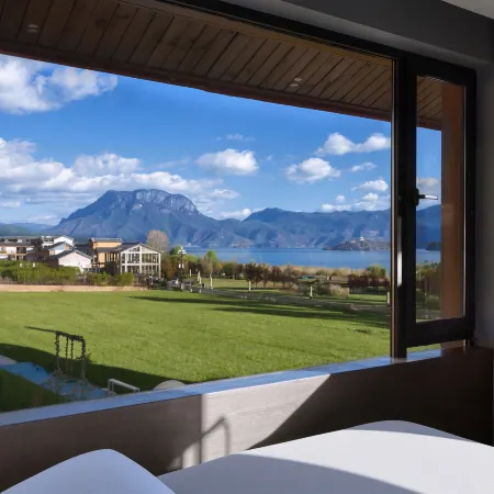 Lugu Lake Scenic Area Yunjin Yunshu Lake View Homestay