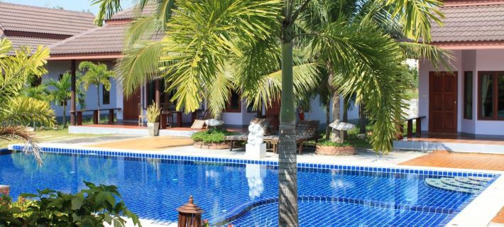 Waterside Resort Hotels in Pran Buri