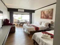 Thapae Place Hotel Отели рядом с достопримечательностью «Мост Наварат»