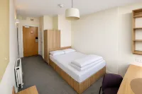Destiny Student - Moonraker Hotels near Waterloo