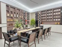 Heqin hotel - parking