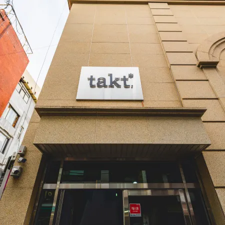 Takt_Jongno (Female Only Capsule Hotel) Отели рядом с достопримечательностью «Туристическое бюро SeoulNTour»