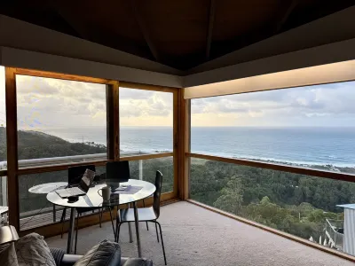 Chris's Beacon Point Restaurant & Villas Hotels in 