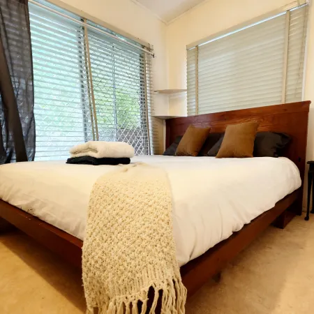 Quiet Guest Room in Burwood