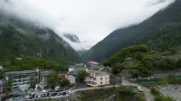 YunManBanShan(Jiuzhaigou Visitor Center Hotel) - Bergblick