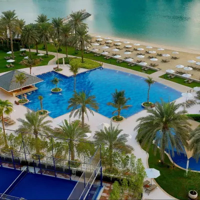Beach Rotana Hoteles cerca de Centro Comercial Abu Dhabi Mall