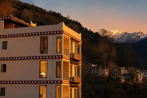 Libai | Goodnight Hot Spring Pool Mountain Lodge (Mount Siguniang Scenic Area)