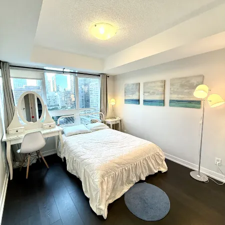 Toronto Downtown Apartment Rooms near Eaton
