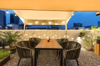Youyou Liushe  Hotel (Chunxi Road Store in Taikoo Li, Chengdu) - 2-Star