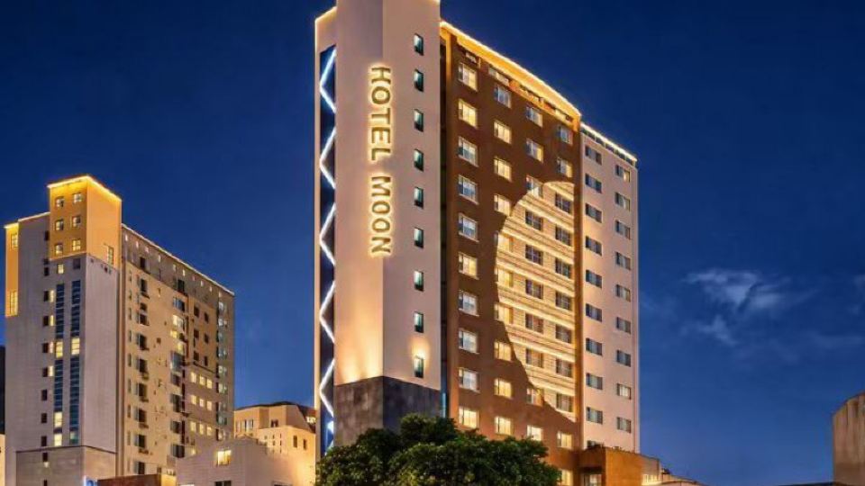 Hotel Moon