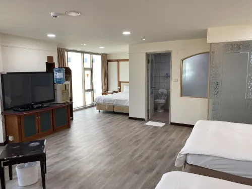 Enjoy Square Hotel - 2-Star
