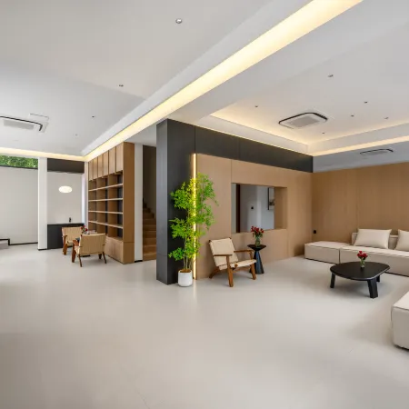 Rongzhang Riverside Hotel (Xingping 20 Yuan RMB Background Scenic Area)
