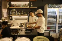 Yellow Umbrella Hostels - بار