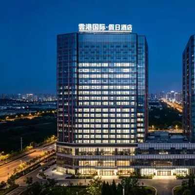 雲港國際·假日飯店（貴陽龍洞堡機場砂之船奧特萊斯店） 建龙洞附近的飯店