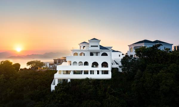 Miyue · Shenzhen Blue and White Saint Island Cliff Hot Tub Boutique Stay