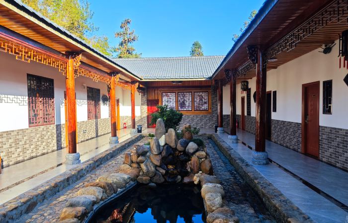 SANBAISHAN XIUHETANG HOMESTAY