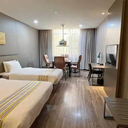 Ease Hotel (Gong'an Yasi Plaza)