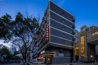 Tianhai Yueju Hotel (Jiujiang Railway Station Pedestrian Street Store) Hotels near Samsonite